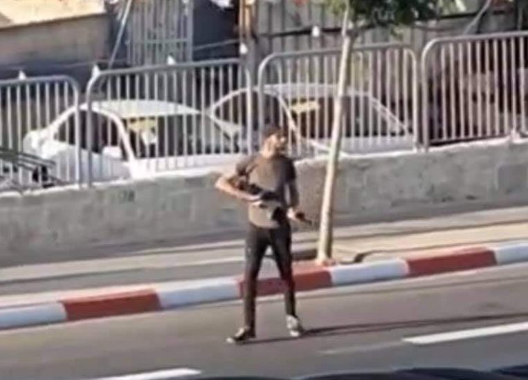 إصابة شابين برصاص مستوطنين متطرفين في شعفاط 
